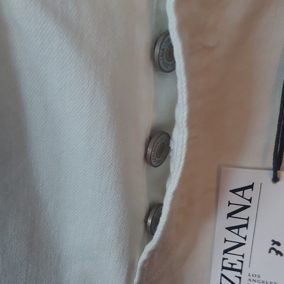 Zenana Outfitters Women's Off-White Jean Shorts - Picture 2 of 4